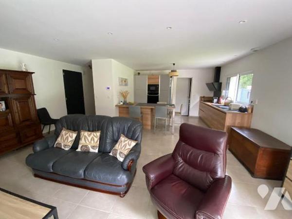 Maison à Vendre à Plouha (22580) en Côtes-d'Armor (22)

Cette maison, construite en 2020, dis...