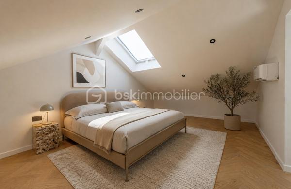 Découvrez cet appartement de type 4 pièces ( =3 chambres  ) en duplex , idéalement situé au dernier étage d’une résidence rénovée , à seulement quelques minutes du centre d’Annecy à pieds et à proximité immédiate des commodités, de la gare, des transports et des écoles.
Superficie de 85 m2 en loi carrez et 102 m2 au sol. 

Ce bien vous séduira par son cachet unique, ses prestations haut de gamme et sa rénovation complète, pensé pour allier confort moderne et sérénité au quotidien  :

	•	Agencement  fonctionnel et lumineux : une pièce de vie spacieuse avec accès sur un balcon avec vue sur le thiou , deux chambres confortables, une salle de bain contemporaine, toilettes séparés sur le premier niveau
                A l'étage, vous trouverez une superbe suite parentale+++

	•	Rénovation complète et soignée : matériaux de qualité et finitions impeccables.

	•	Résidence calme et entièrement rénovée, garantissant un cadre de vie agréable

Une grande cave est vendue avec le bien pour plus de confort. 

Possibilité de louer une ( ou plusieurs ) place de stationnement privative en face de la résidence. 

N’attendez plus pour découvrir ce bien ! 
Contact Séverine TOSI dès aujourd’hui pour plus d’informations ou pour planifier une visite privée.