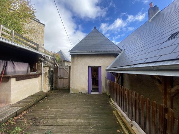 Bâtiment avec 3 appartements et maisonette à côté de la Sioule