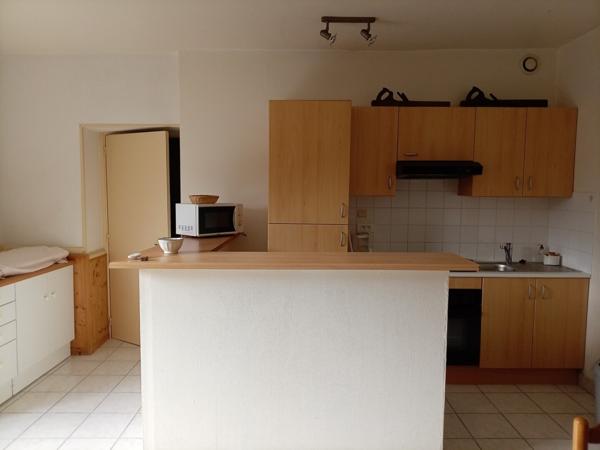 Bâtiment avec 3 appartements et maisonette à côté de la Sioule