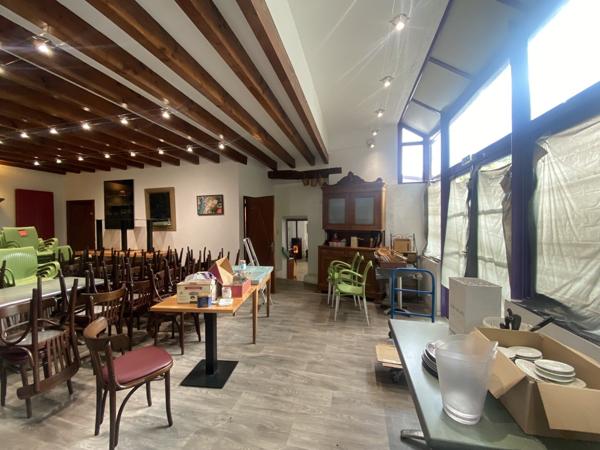 Bâtiment avec 3 appartements et maisonette à côté de la Sioule