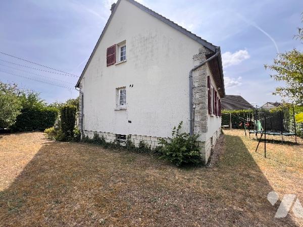 A vendre à Soissons, maison avec chambres et commodités rez-de-chaussée.