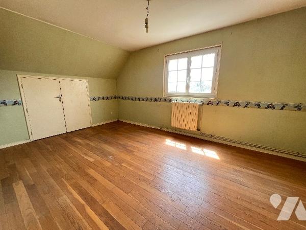 A vendre à Soissons, maison avec chambres et commodités rez-de-chaussée.