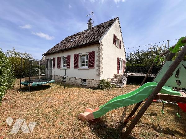 A vendre à Soissons, maison avec chambres et commodités rez-de-chaussée.