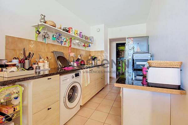 Appartement T3 de 78m² avec balcon de 9 m², résidence Les Ormeaux, centre-ville de Vitrolles