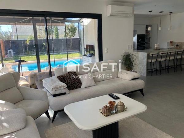 Maison contemporaine sur Loire Authion, exposition SE, avec piscine.