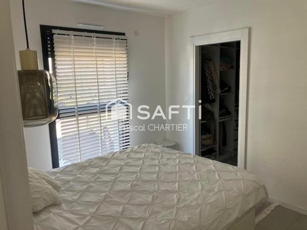 Maison contemporaine sur Loire Authion, exposition SE, avec piscine.