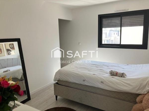 Maison contemporaine sur Loire Authion, exposition SE, avec piscine.