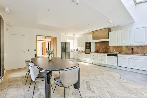 SEVRES BRANCAS - MAISON FAMILIALE €1 990 000 ** - Référence 578-S