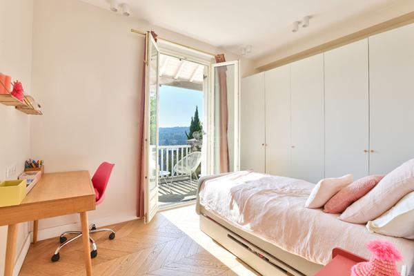 SEVRES BRANCAS - MAISON FAMILIALE €1 990 000 ** - Référence 578-S