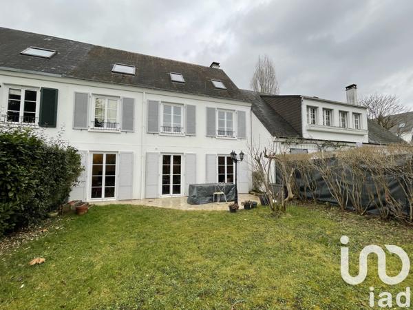 Maison traditionnelle 10 pièces de 170 m² à Cesson (77240)