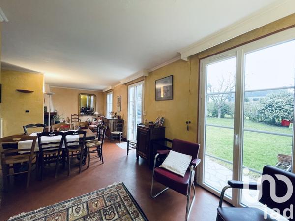 Maison traditionnelle 10 pièces de 170 m² à Cesson (77240)