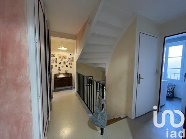 Maison traditionnelle 10 pièces de 170 m² à Cesson (77240)