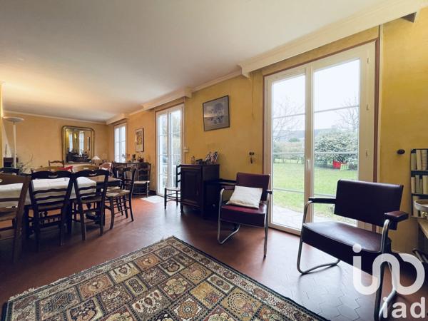 Maison traditionnelle 10 pièces de 170 m² à Cesson (77240)