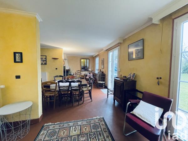 Maison traditionnelle 10 pièces de 170 m² à Cesson (77240)