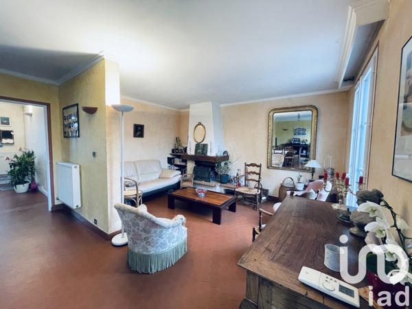 Maison traditionnelle 10 pièces de 170 m² à Cesson (77240)