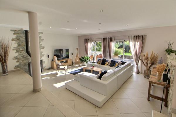 Maison Vaux Sur Seine 7 pièce(s) 231 m2 €789 000 ** - Référence 1698