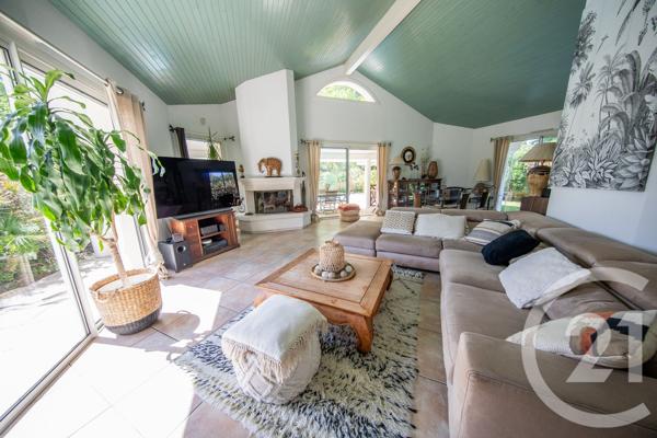 Maison à vendre  5 pièces - 129,55 m 2   ST MEDARD EN JALLES  - 33