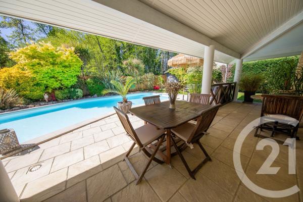 Maison à vendre  5 pièces - 129,55 m 2   ST MEDARD EN JALLES  - 33