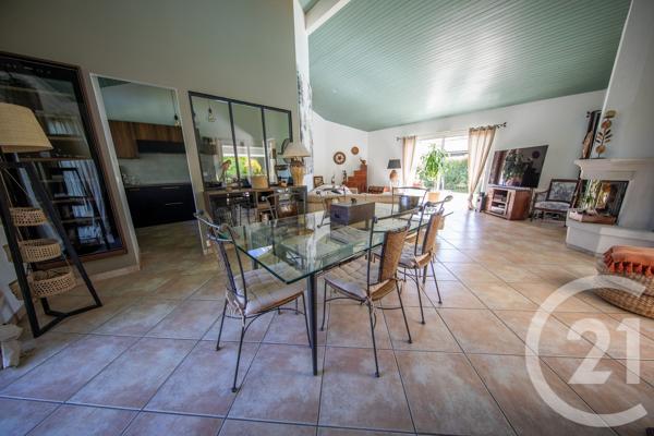 Maison à vendre  5 pièces - 129,55 m 2   ST MEDARD EN JALLES  - 33