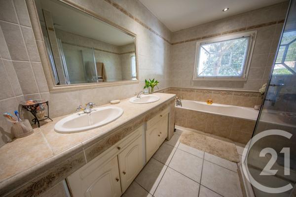 Maison à vendre  5 pièces - 129,55 m 2   ST MEDARD EN JALLES  - 33
