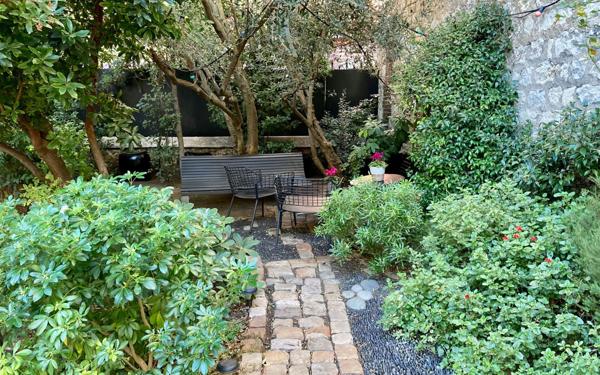 Maison à vendre    6 pièces •  Montreuil