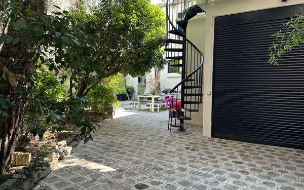 Maison à vendre    6 pièces •  Montreuil