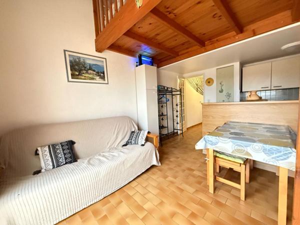 Mazet T2 mezzanine avec terrasses et vue collines ? Bormes-les-Mimosas