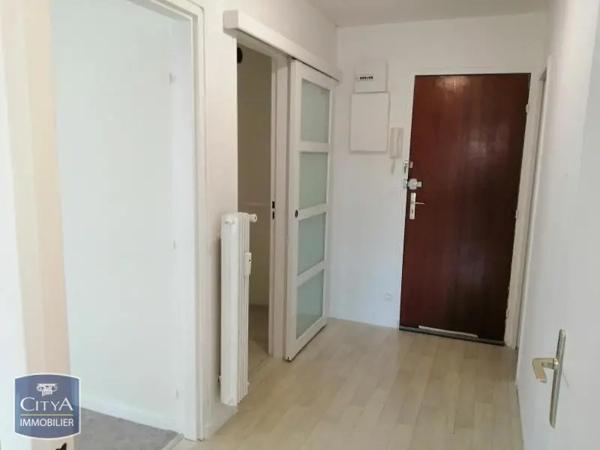 Appartement à louer 3 pièces 62.67m² Saint-Memmie (51470)