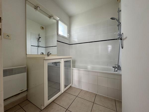 Appartement Tonnay-Charente T2 avec balcon et parking privatif