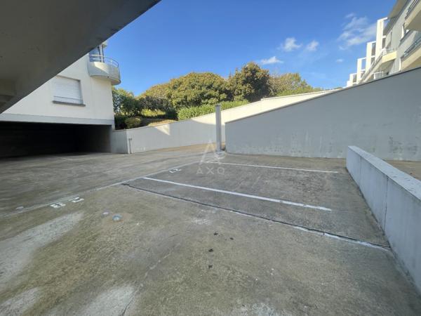 A vendre, place de parking dans une résidence sécurisée, quartier Cleunay, 73-75 bd de la Guérinais , proche de la Clinique de la Sagesse.