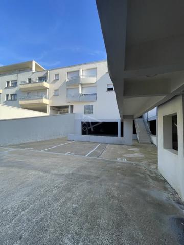 A vendre, place de parking dans une résidence sécurisée, quartier Cleunay, 73-75 bd de la Guérinais , proche de la Clinique de la Sagesse.