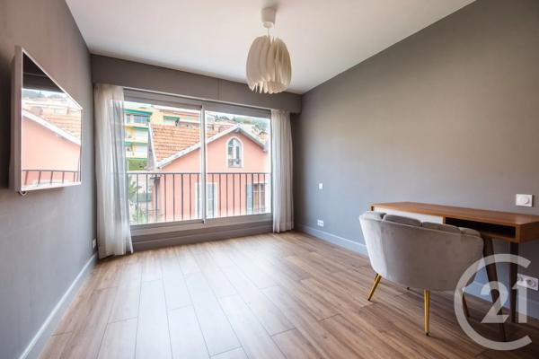 Appartement F4 à vendre  4 pièces - 102,09 m 2   VILLEFRANCHE SUR MER  - 06
