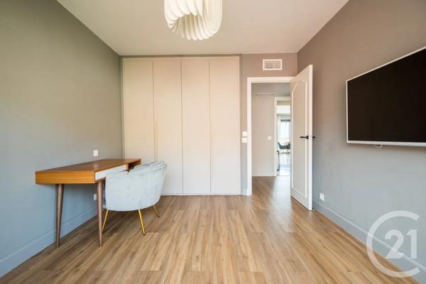 Appartement F4 à vendre  4 pièces - 102,09 m 2   VILLEFRANCHE SUR MER  - 06