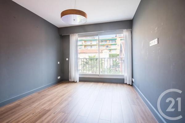 Appartement F4 à vendre  4 pièces - 102,09 m 2   VILLEFRANCHE SUR MER  - 06