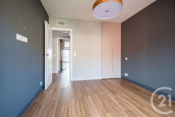 Appartement F4 à vendre  4 pièces - 102,09 m 2   VILLEFRANCHE SUR MER  - 06