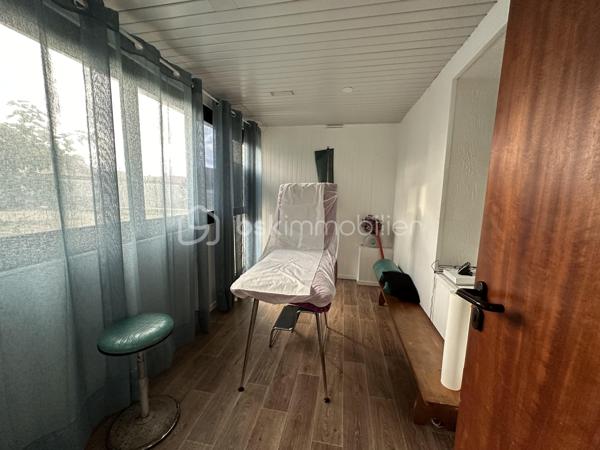 Local d activites de 219 m²