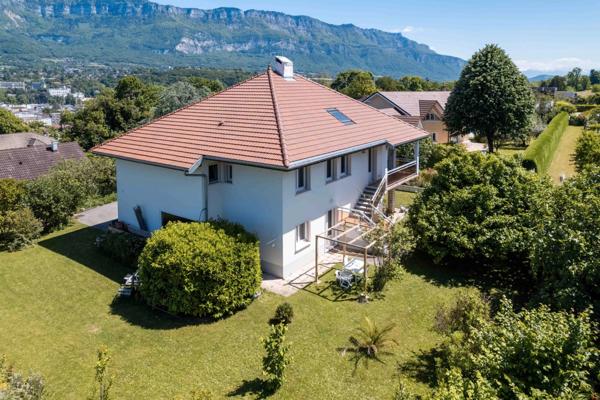 Maison à vendre 210 m² avec terrain plat et arboré à Tresserve