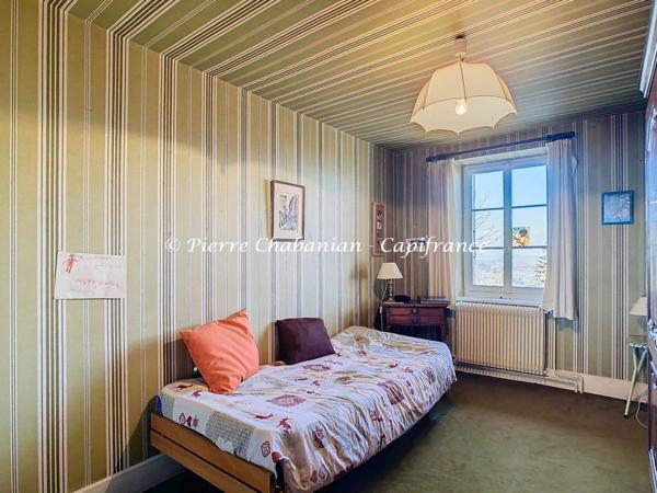 Maison à vendre - 7 pièces - 185 m² habitables - 326 m² au sol - 1359 m² de terrain - vue panoramique - COLLONGES SOUS SALEVE (74)