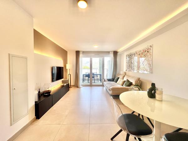 Marseille (13011) Marseille 13011 - La Valentine / Les Accates. Appartement Duplex 3 pièces de 68 M ² - Terrasses