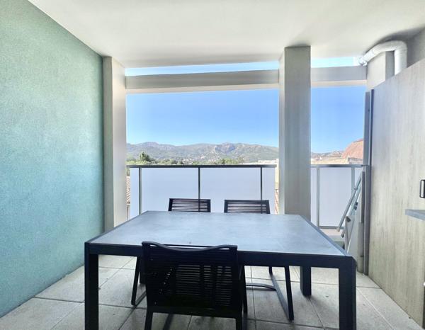 Marseille (13011) Marseille 13011 - La Valentine / Les Accates. Appartement Duplex 3 pièces de 68 M ² - Terrasses