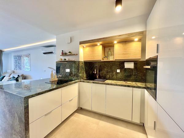 Marseille (13011) Marseille 13011 - La Valentine / Les Accates. Appartement Duplex 3 pièces de 68 M ² - Terrasses