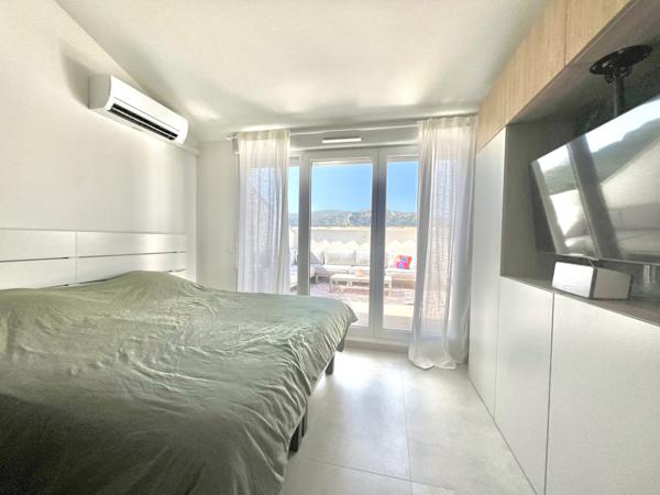 Marseille (13011) Marseille 13011 - La Valentine / Les Accates. Appartement Duplex 3 pièces de 68 M ² - Terrasses