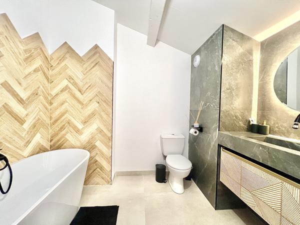 Marseille (13011) Marseille 13011 - La Valentine / Les Accates. Appartement Duplex 3 pièces de 68 M ² - Terrasses