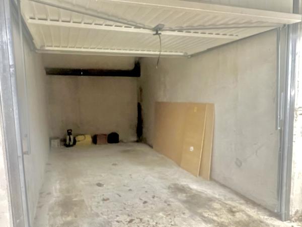 Marseille (13011) Marseille 13011 - La Valentine / Les Accates. Appartement Duplex 3 pièces de 68 M ² - Terrasses