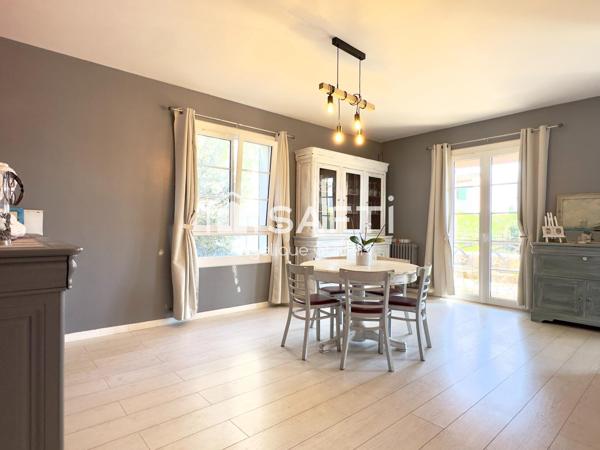 Maison individuelle avec jardin, double garage et potentiel d’agrandissement
