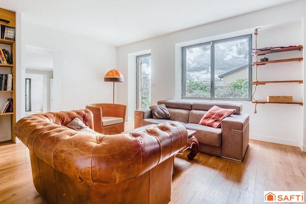Certaines maisons valent surtout pour ce qu’elles dégagent, Celle-ci commence par la vue.