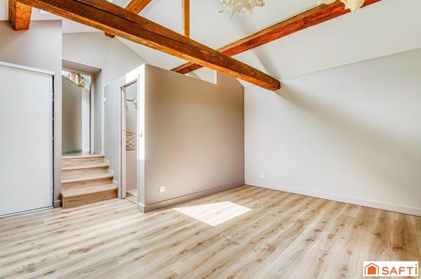 Certaines maisons valent surtout pour ce qu’elles dégagent, Celle-ci commence par la vue.