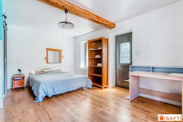 Certaines maisons valent surtout pour ce qu’elles dégagent, Celle-ci commence par la vue.