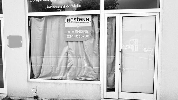 Local d'activité Noailles 38.40 m2, Vitrine 2.30 m
